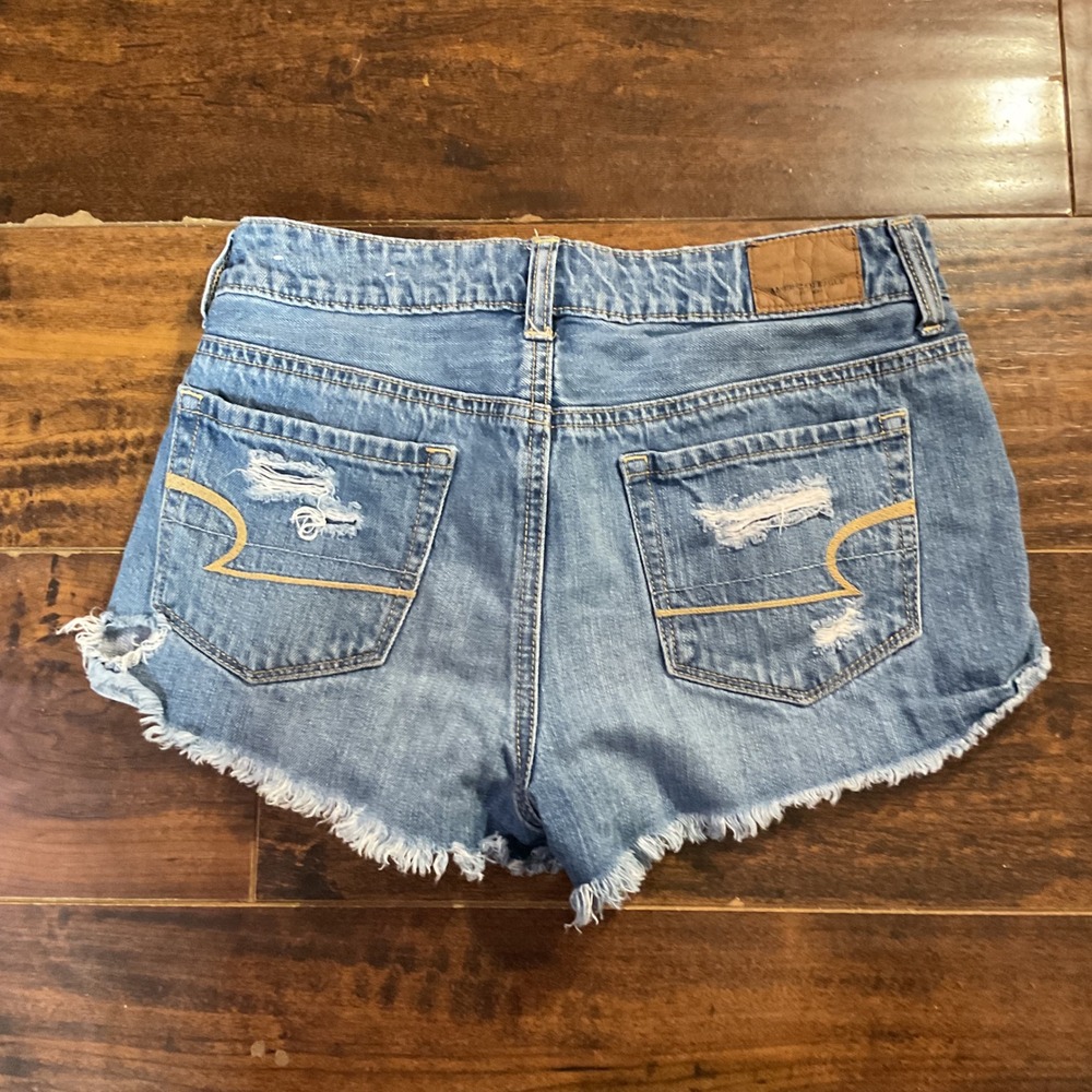 American Eagle Tomgirl Shortie Distressed Denim Shorts Medium Wash Blue Size 00 - Picture 4 of 5